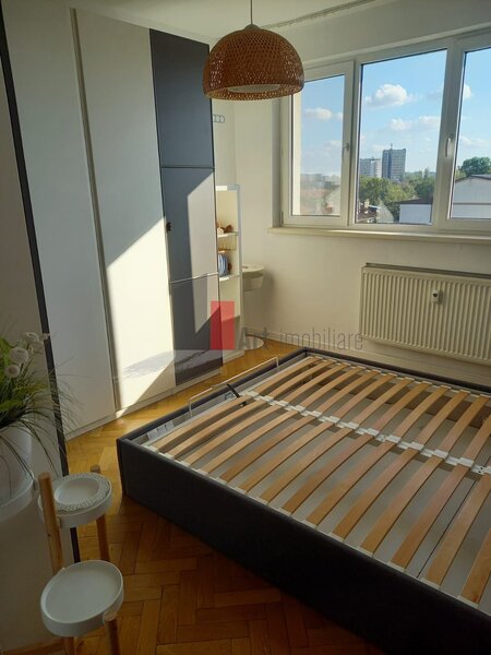 Doua camere, apartament semidecomandat