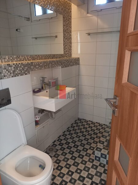 Doua camere, apartament semidecomandat